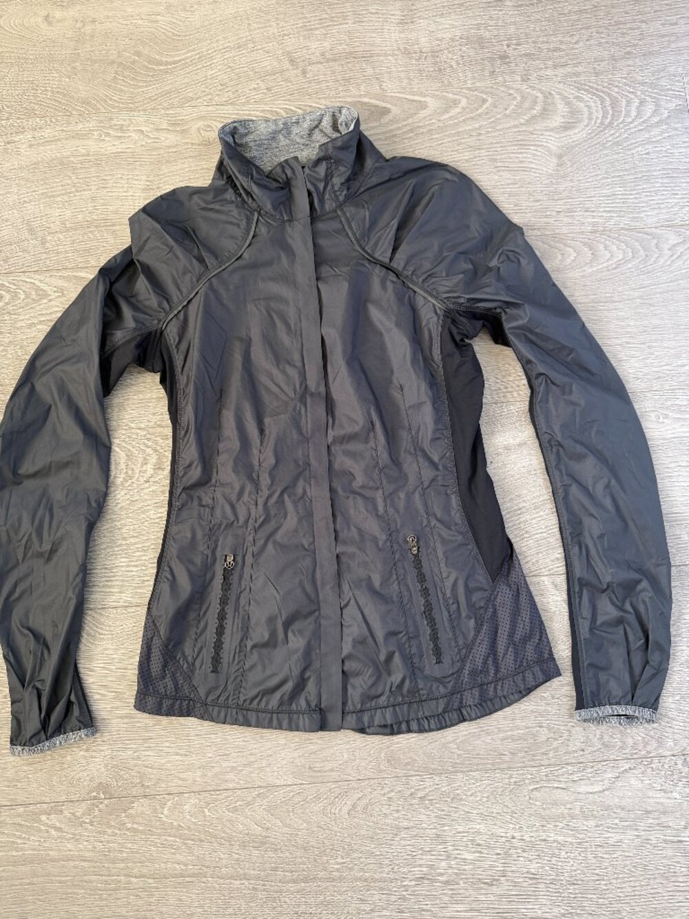 Lululemon Run Essential Jacket Black Vintage Running Windbreaker Size Womens 4